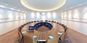 This is circle (elliptic) table style setup. | 회의실, 라운지