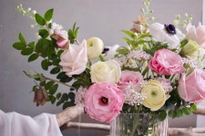 꽃모닝 헬로우☺️🙏 오늘도 좋은 하루가 되기를💕 ⠀⠀⠀  꽃모닝  오늘하루도무사히  퇴근겸출근  🥺 | Floral wreath... 