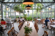 glass house garden cafe - Google 검색 | 정원 아이디어, 온실, 아이디어