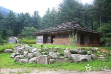 화전민마을의 너와집 | 여행
