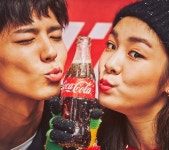 박보검 코카콜라 171214 [ 출처 : 디시 박보검갤러리 http://gall.dcinside.com/board/view/?id=parkbogum&no=462341 ] | 俳優, モデル