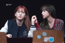 程瀟 at Dreams Come True fanmeeting 180422 [EunXiao couple 은샤오 커플] #우주소녀 #떠또 #꿈꾸는마음으로 #안경 | Selebritas