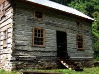 Nice chinking, but it needs a porch | 오두막집