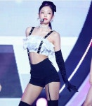 제니에 있는 기남 김님의 핀 | 무대 의상, 케이팝 패션, 패션 스타일