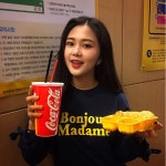 #부산 #아시아드시티 #비오는날 #cgv #나쵸 #나쵸킹 #👑 #팝콜카콜라 #cocacola #자켓 #자켓코디 #절개팬츠 #소매리본 #티셔츠... 