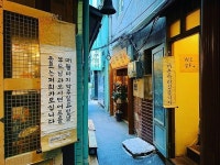 혜민당 1층에 자리를 잡고 앉아서 여유를 부리다 보니 결국... 내부는 충분히 담아낼 수 없었다. 화장실이 있는 2층만 살… | Road