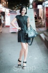 홍대 패션, 일반인 길거리, 홍대 길거리, 일반인 몸매, 홍대 거리패션 사진 | Fashion, Dresses, Black
