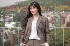 요즘 ‘자체발광’ 미모로 남심 팡 터지게 만드는 ‘이태원 클라쓰’ 권나라 - 인사이트 | 패션 스타일, 여성, 여성 패션