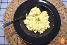 코코언니에요~ 계란 하나로 간편하게 만들어먹는 스크램블에그를 5성급 호텔에서는 어떻게 만들까요? 만물상에 매일 먹고 싶은 스크램.. | 쉬운... 