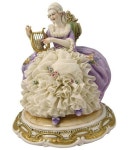 Pin de 루비정 em 꽃무늬 | Bonecas de porcelana, Porcelana, Estatuetas