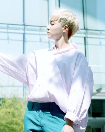 없어 로이킴 셀카 영원한 #덕계못 #로이킴은셀카찍는중 #로이킴 #roykim #roykimmusic #쇼챔피언 #미니팬미팅”...