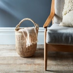 Handwoven Rattan Basket with Handle | 집안 꾸미기, 꾸미기