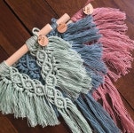 Mini wallhangings made with Ganxxet Cotton Cone by the amazing @greenelephantbk !  Have you ever… | 마크라메, 매듭, 팔찌