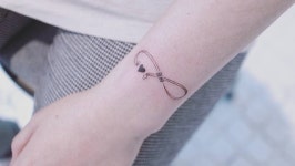 매우 작은 한문레터링과 점 커버업♦ #tattooer_baam  #baam_tattooing . #tattoo #타투 #tattooing #문신 #ink#minitattoo #미니타투... 