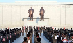 전국청년동맹일군들의 백두산밀영고향집에로의 답사행군대 혜산 출발