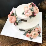 #떡케이크 #cake #ricecake  #러넌큘러스  예쁘게 찍고 싶었는데 #카메라 집에 두고 오는 #센스  #준공식 #백설기 #기념 #cakeclass... 