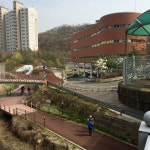 죽전도서관과 탄천 산책로 풍경