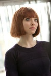 히로인 아만다 사이프리드의 짧은 단발머리. 매력적이네요! via http://www.beyondhollywood.com | 짧은 단발머리, 여성 얼굴, 단발머리