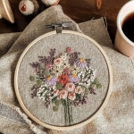 나흘동안 애들 옆에 붙어 있다가 오랫만에 혼자 있는 시간. 따사롭다. 빛이. #프랑스자수 #embroidery | 자수, 패턴