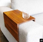 Table pour bras de divan | 장식 아이디어, 빈티지 조명, Diy 집