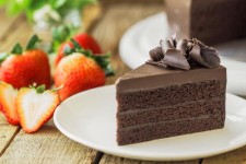 Gluten Free Buttermilk Chocolate Cake with Sour Cream | Recetas de tarta de chocolate, Pastel de chocolate, Pastel de chocolate facil