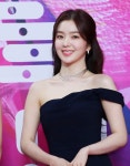 Irene에 있는 Eun su님의 핀 - 2020 | 아시아의 아름다움, 드레스, 레드벨벳 아이린