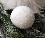 Styrofoam ball crafts에 관한 상위 25개 이상의 Pinterest 아이디어 | 눈 장식, Diy 크리스마스 장식품 및 하얀 크리스마스 장식