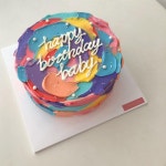 표현하기 어려웠던 요 느낌 #hamuucake . . 📌마감날짜와 휴무는... 보내실수록 순서 뒤로 밀립… | 케이크 아이디어, 컵케이크 케이크, 빵굽기