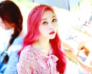 Pin by 😬✌ on DREAMCATCHER GAHYEON 가현 | Girl, Dream catcher, Red yellow