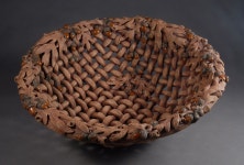 Beautiful!      http://www.susanwechsler.com/index.html. This would be fun to put pretty pinecones in. | 그릇