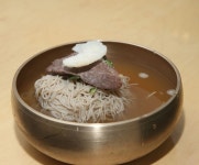 서울 강남에 위치한 메밀물국수를 파는 봉밀가. 박미향 기자.: >>>> GO WITH MAYACK MIL MYUN !