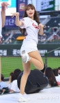 사직동 부산사직종합운동장사직야구장에서 열렸다.  이날 치어리더가 응원하고 있다. 2019.07.09.  [스포츠투데이 방규현 기자 ent@sto | 기자
