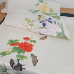 만들기위해 패브릭안료로 이리곱게 그리고 계십니다.💓💓💓 여름엔 모시죠!^^ 집안에 예쁘게장식될 모습 기대되네요^^🤗… | 꽃그림, 나비, 한국화