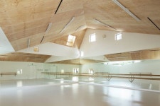 *지역친화적인 일본 클래식 발레학교 [ y+M ] Y Ballet School | 헬스장 디자인, 스튜디오 인테리어