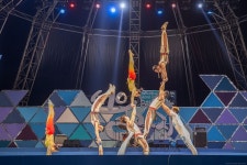 문화가 흐르는 서울광장-동춘서커스단 Culture and art in Seoul Plaza... 요즘의 새로운것이 같이 조화를 이룬듯합니다… | 예술, 계속, 동영상