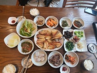 Instagram의 퐈깅쓰님: “오늘은 깔끔하게 굴비정식! 녹차물에 밥말아…” | 요리