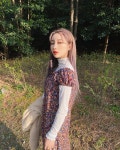 소윤 on Instagram: “사진으로라도 봄을 느껴야겠어.....🌼” | 패션 스타일