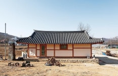 【강화 한옥】 집 안 전체에 구들 깔아 온기 가득한 25평 개량 한옥 : 네이버 포스트 - 2020 | 집 스타일, 전통 주택, 집