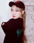 Pin oleh 민정 남 di 패션