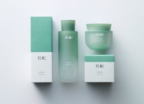 한율 어린쑥 스킨케어 라인 -Pure Artemisia Skincare Line | Soap packaging design, Skincare branding, Cosmetic design