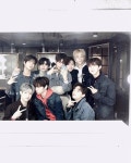 항상 고마워요 스테이 앞으로도 항상 변함없이 여러분 곁에서 열심히 지내겠습니다✌️ 그리고 유럽투어 마치고 잘... 