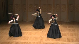 국립국악원 수요춤전: 한영숙 살풀이춤 보존회[2015.07.29.] 02. 장검무(이은주류 장검무)(Janggeommu (Yi Eun-ju Style)) - YouTube... 