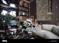 French singer Dalida posing in her house located 11bis rue dOrchampt in the 18th arrondissement of Paris. November 1977 Photo... 