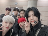 위아이(WEi)_OFFICIAL on Twitter: 금요일의 행복함을 배로 만들어주는 위아이의... 계속됩니다💫 #위아이 #WEi #IDENTITY... 