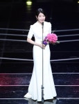 상 받아 좋은날아이유, 이지은으로 중편드라마 여자 최우수연 Check more at https://www.gotit.co.kr/archives/7122 | 웨딩드레스, 배우... 