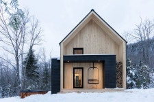 *캐나다 퀘벡의 스칸디나비아 풍 주택-[ cargo architecture ] villa boréale | 박공 지붕 디자인, 벽돌 집