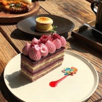 로즈의 진지한 카페투어 on Instagram: “#바이레인  이젠 디저트도 봄느낌 가득 🌸  바이레인 빵 맛있는줄 알았지만 생각보다 더 맛나게... 