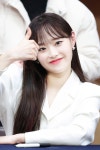 한강강물가득채움 on Twitter 김지우가귀여워서앞구르기뒷구르기데굴... 한강강물가득채움 on Twitter | 연예인, 소녀, 얼굴