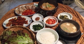 기와집순두부, 솔낭구, 재연식당, 정선할매곤드레밥, 제순식당, 새참광주리, 안방마님 불고기백반, 역전회관, … | 식품 아이디어, 요리, 음식
