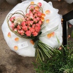 . 피치밸리 하트꽃다발🧡 . . . 6월 클래스 모집 중💕 . . . 자세한 문의는 카톡플 | Table decorations, Decor, Home decor